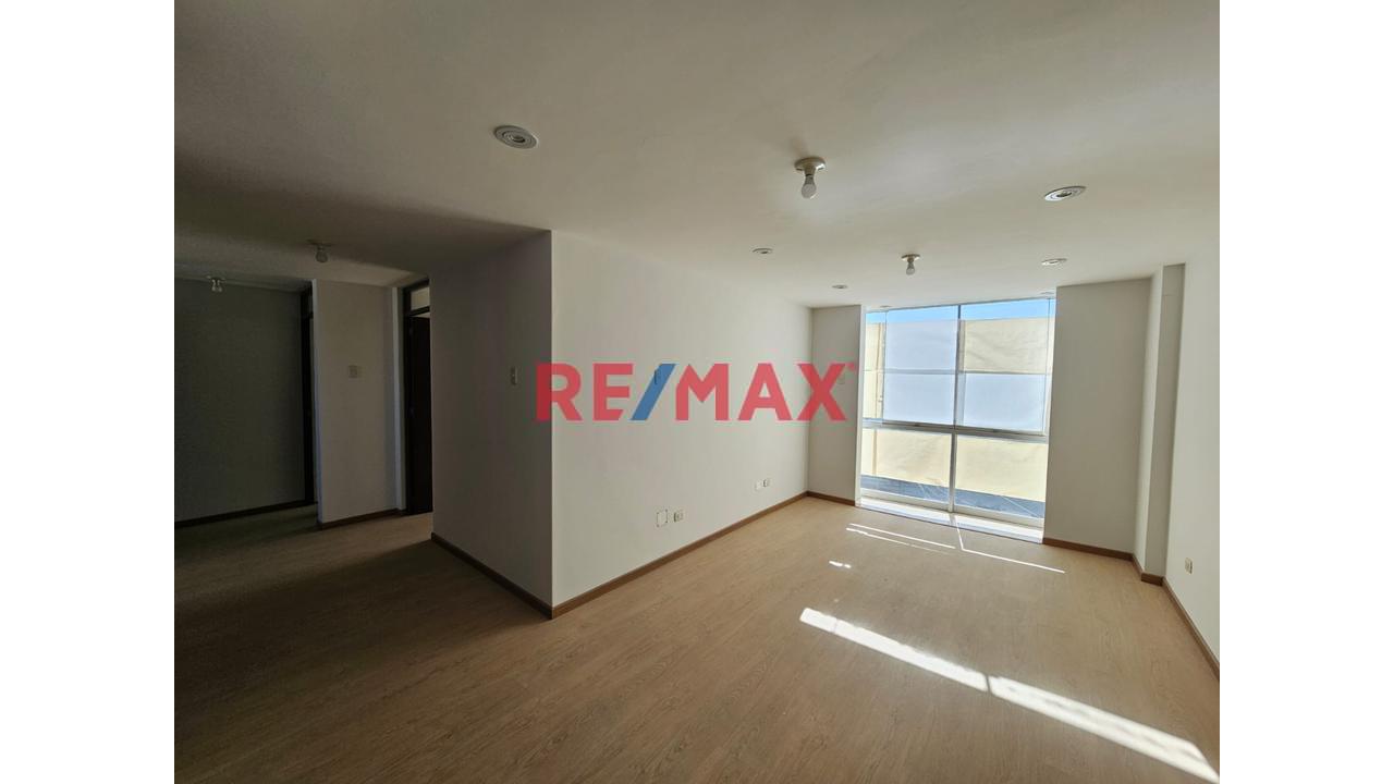 🏡 Amplio Departamento Con Cochera Para Dos Vehículos En Cerro Colorado