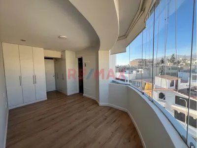 Se Vende Moderno Departamento Con Cochera En Coop. Ingenierios - Cayma