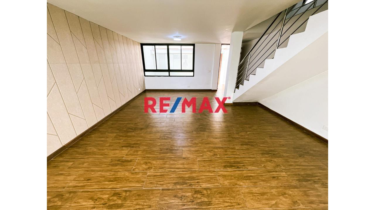 Alquilo Casa De 3 Pisos Recién Remodelada Y De Estreno | 340 M2 En San Isidro