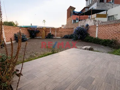 Terreno A Media Cuadra De La Unsa