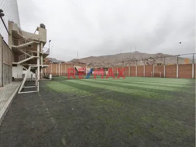 “Propiedad Multifuncional De 3,850 M² En Lurigancho – Complejo Deportivo Con Edificaciones Y Zonificación Industrial”