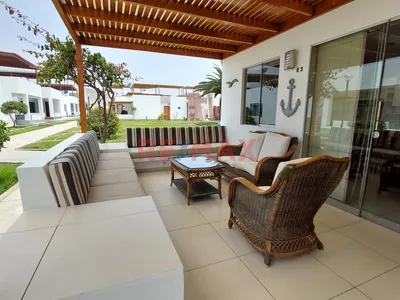 Exclusividad En Segunda Fila: Casa Completamente Amoblada Con Piscina Privada En Condominio Playa Azul