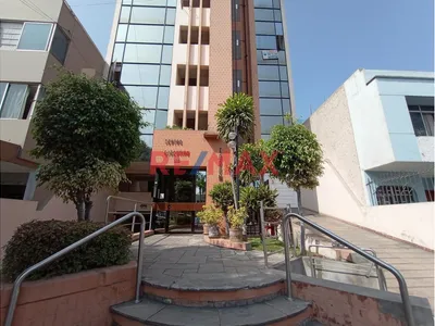 Venta Oficina Comercial Remodelada En San Isidro
