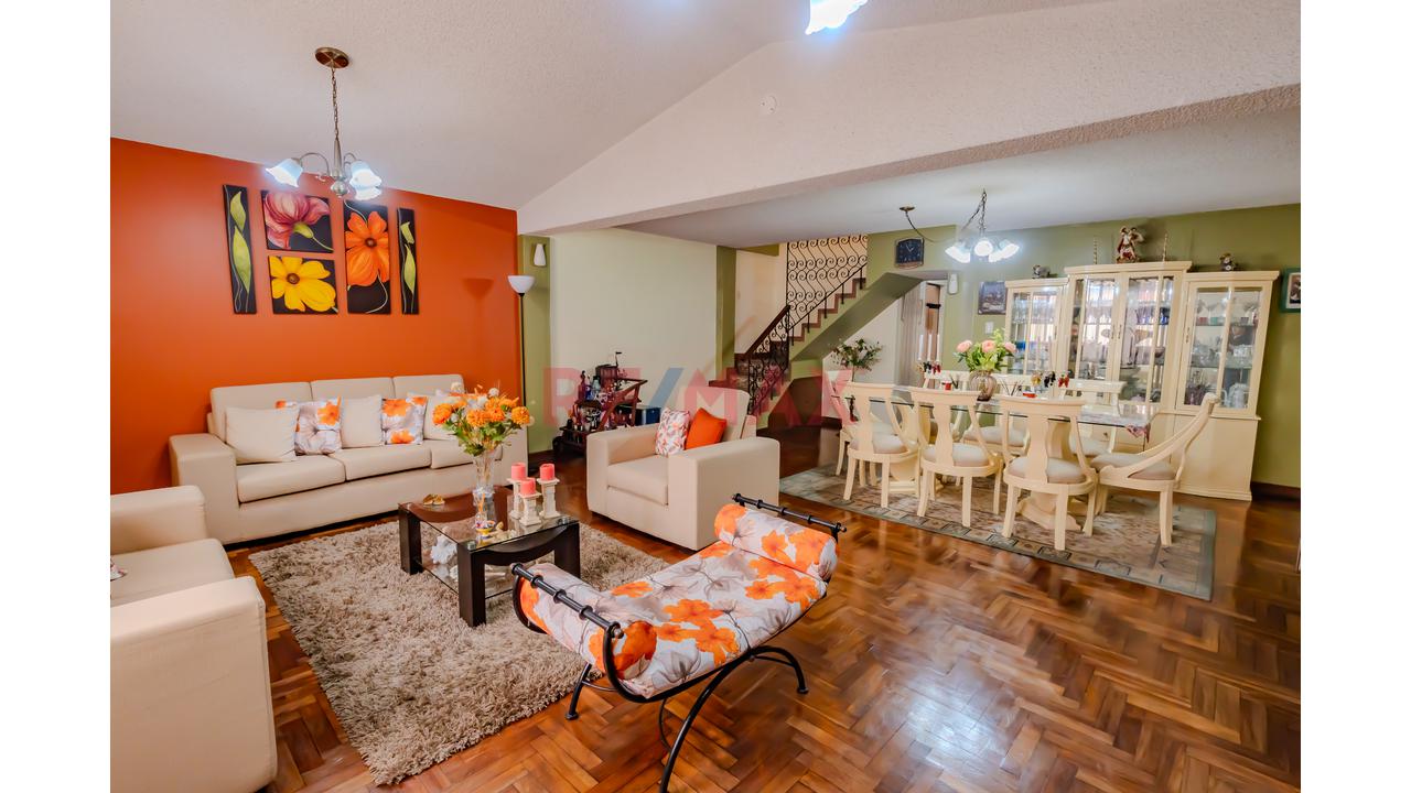 Triplex En Venta En La Molina | Bien Distribuido,  Terraza Privada Y Excelente Ubicación