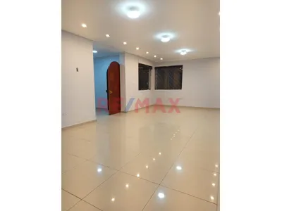 ¡Se Alquila Departamento En Primer Piso, Ideal Para  Oficina