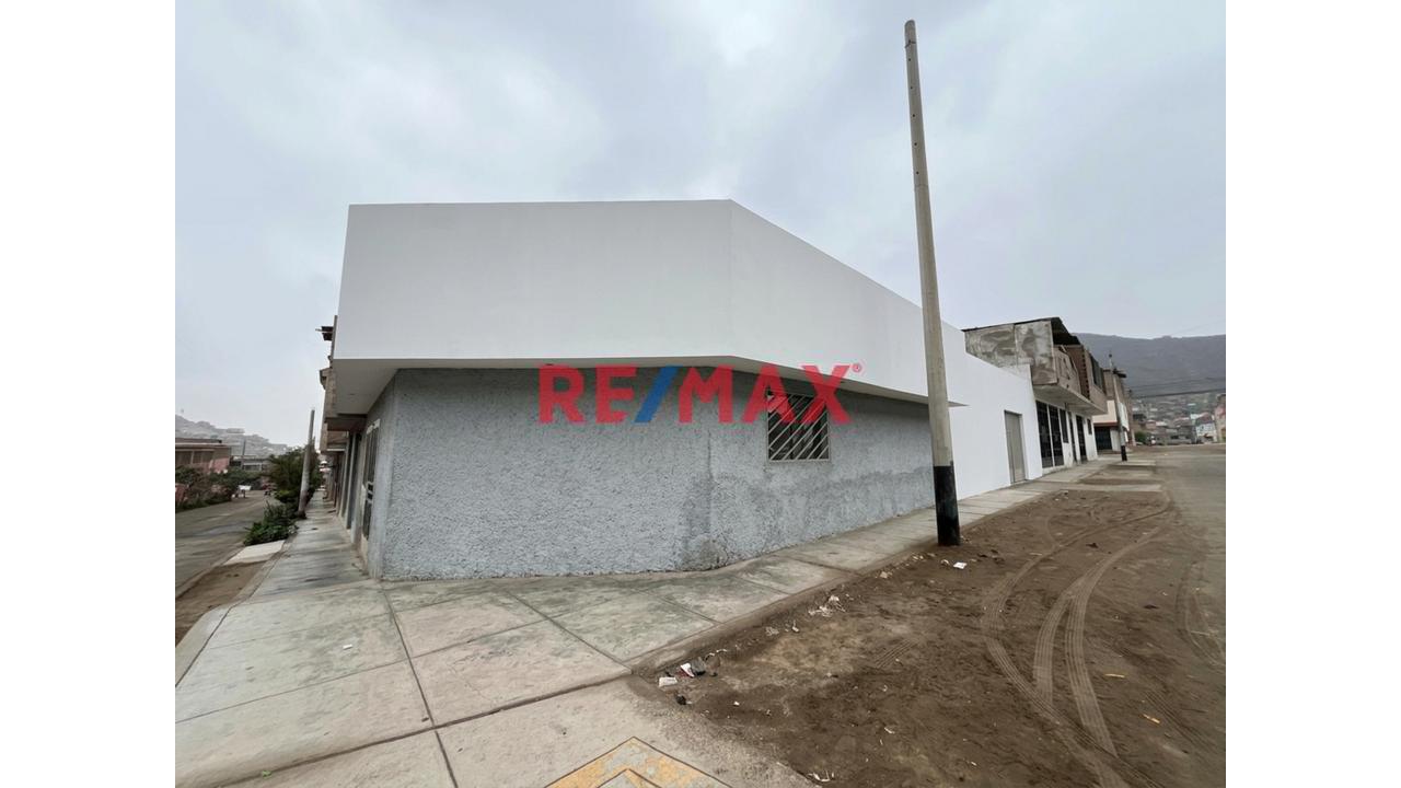 Se Vende Casa Como Terreno De 200M2 En Collique -3Era Etapa