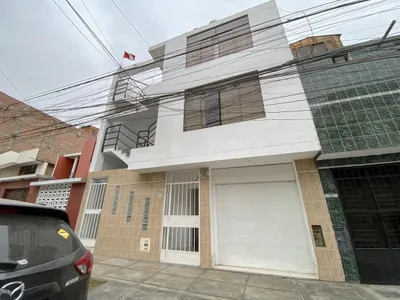 Venta de Casa en Los Olivos - Lima 12 Dormitorios