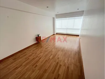 Alquila En Exclusiva Zona De Miraflores!..Departamento De 70M2 En 2Do Piso, Vista Interior + Cochera