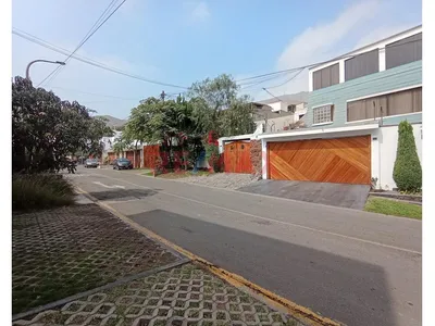 Vendo Casa En Urb. Alamos Iv - Surco - Muy Buena Ubicación