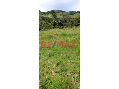En Venta – Amplio Terreno En Esquina De 741 M²