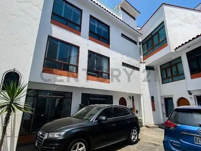 Venta de Casa en Santiago de Surco - Lima 4 Dormitorios 