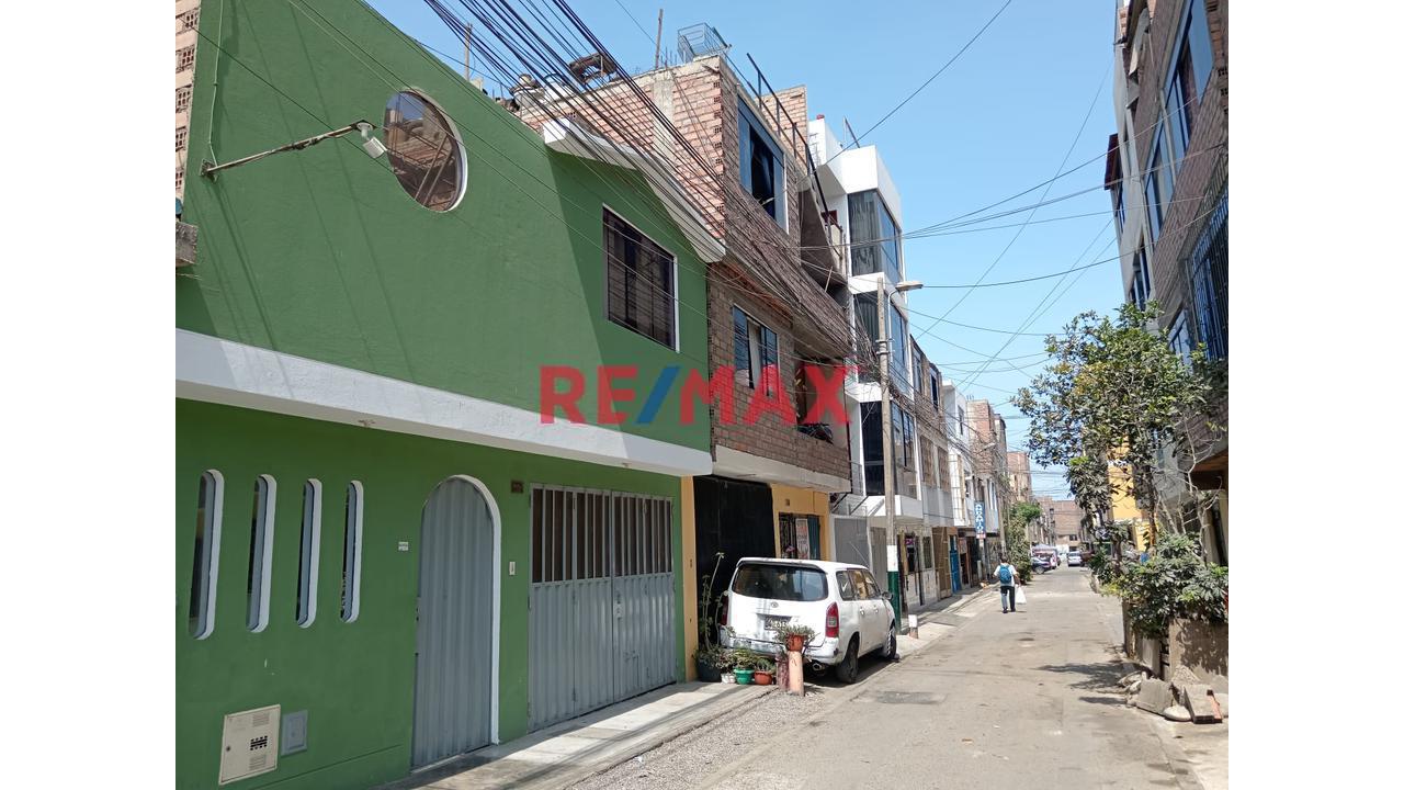 Vendo Casa En Los Olivos 131 M2 Buena Ubicacion