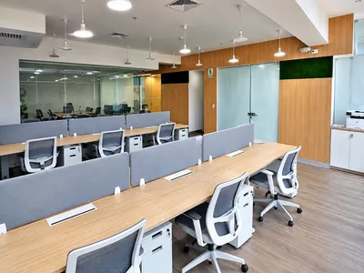 Oficina Amoblada 143 m² con amplios espacios, 2 Baños y 2 Cocheras en Surco