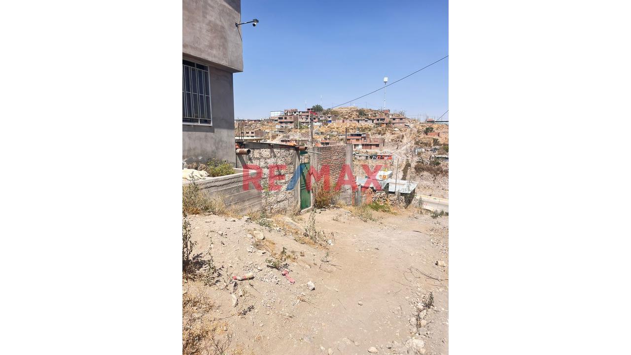 Terreno Con Vista Panorámica, Doble Fachada Y Construcción En Paucarpata