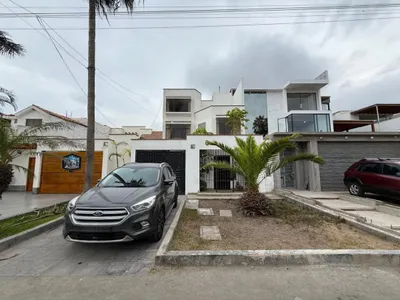 Venta de Casa en Chorrillos - Lima 8 Dormitorios