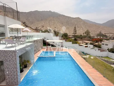 Alquiler de Casa en - Lima 6 Dormitorios 