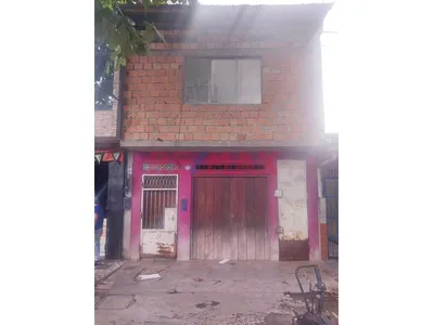 Casa De 2 Pisos En Venta En El Centro De Iquitos | 255 M² | Negocio Puerta A Calle | Excelente Ubicación