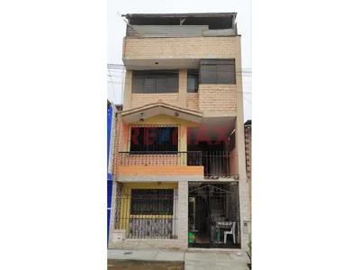Casa De 3 Pisos Con 2 Dptos Independientes