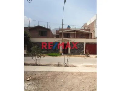 Casa En Huampaní – 320 M² De Terreno | 470 M² Construidos | 10 Dormitorios