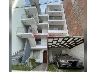 Vendo Amplio Departamento En Urb, Buganvillas