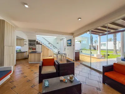 Casa en venta · Condominio Playa 3 Islas Km 68 Panamericana Sur, Chilca · 200 m², 6 dorm.