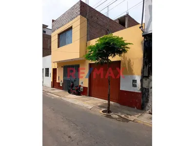 Venta : Casa De 3 Pisos + Local Comercial - Surquillo