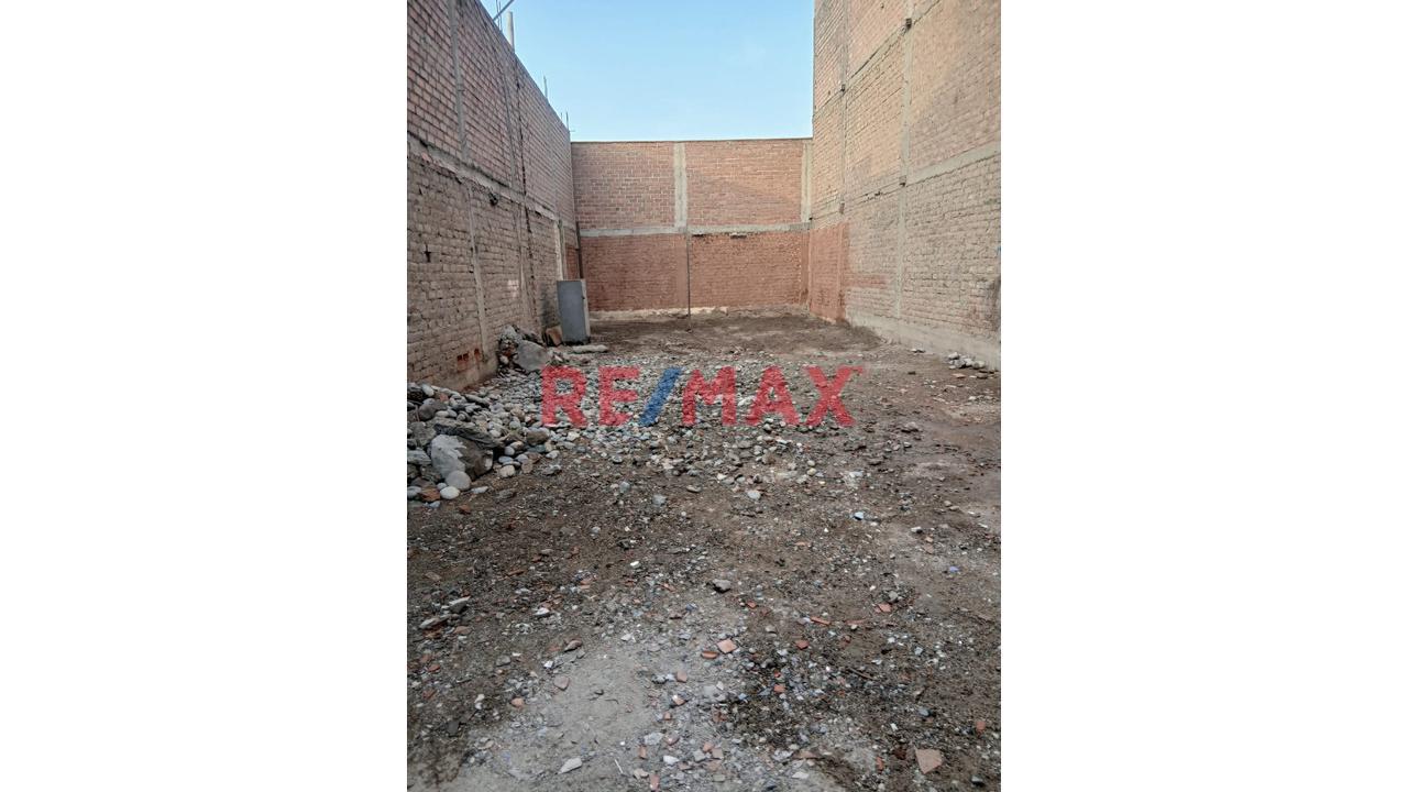 Bajó De Precio  ¡Oportunidad Única En Urbanización Palmeras Del Sol, Callao!  140M2