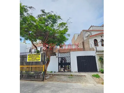 Se Vende Casa Como Terreno En Zona Centrica Y Residencial Del Distrito Los Olivos