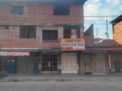 Casa con 2 Locales Comerciales 72.5 m²