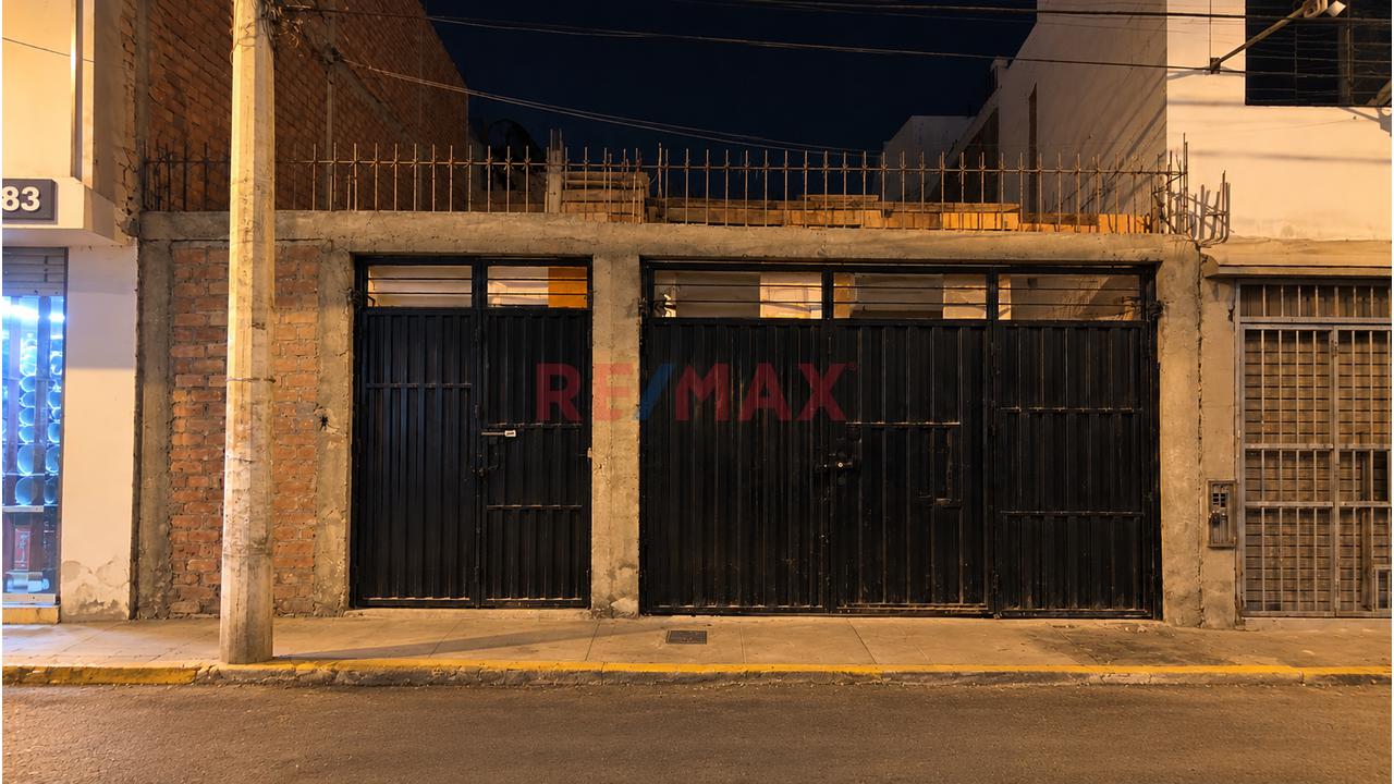 Local Comercial En Alquiler En Av. Los Olivos | 70 M², Primer Piso Y Portón Amplio