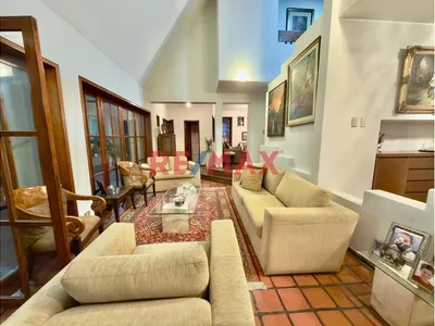 Casa En Venta En Valle Hermoso – Santiago De Surco | 300 M² De Terreno | Exclusiva, Amplia Y Lista Para Vivir.