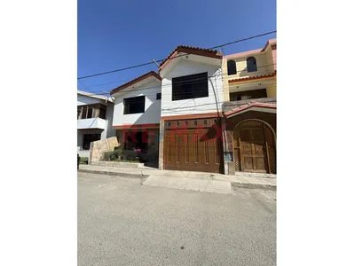 Casa En Venta En La Urb. Daniel Alcides Carrión