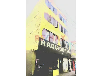 Se Vende Local Comercial En Cuadra 18 De Av Parinacochas, La Victoria.