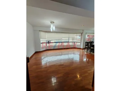 Alquiler De Amplio Departamento Con Cochera – Frente A La Alameda Del Corregidor