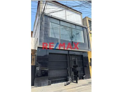 Alquiler De Local Comercial De 3 Pisos – Excelente Ubicación