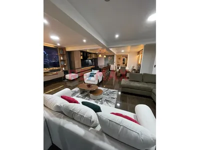 Departamento Segundo Piso Con Patio - De Lujo- A Pasos De La Av. Metropolitana