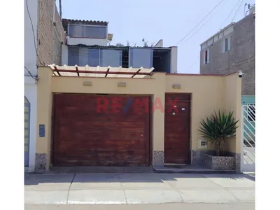 Casa De 3 Pisos | Lurín