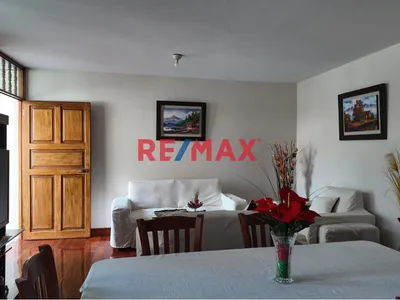 Casa en venta · Pje. los Jazmines 464, Victor Larco Herrera · 211 m², 5 dorm.