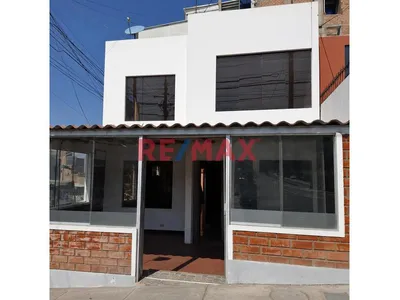 🚨 ¡Local Comercial En Alquiler  Por El Parque La Alameda Y Cerca A La Avenida Principal En Miraflores!