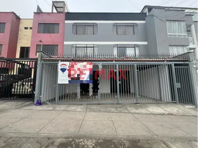 Se Alquila Amplio Local Comercial, Excelente Ubicacion      En Av Los Fresnos -La Molina. Local / Oficina Excelente Ubicacion En Av La Molina Cdra 8 En Av La Molina Cdra 8