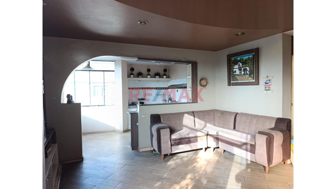 Amplio Dúplex De 148 M² Con Aires Frente Al Mercado Unicachi – Comas
