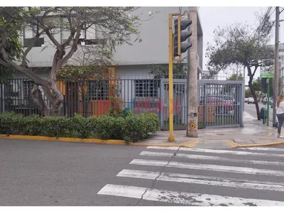 Se Alquila Local Comercial En Esquina -Miraflores 150 M2