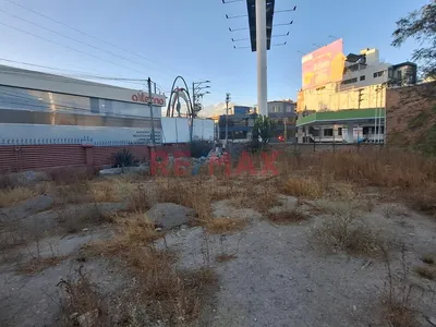 Terreno Estratégico En Esquina De 1,500 M²