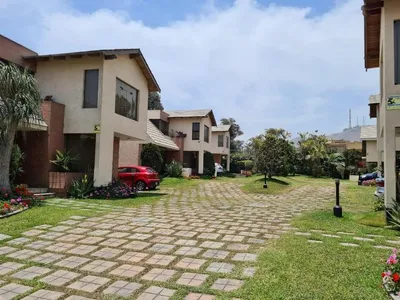 Venta de Casa en Santiago de Surco - Lima 4 Dormitorios
