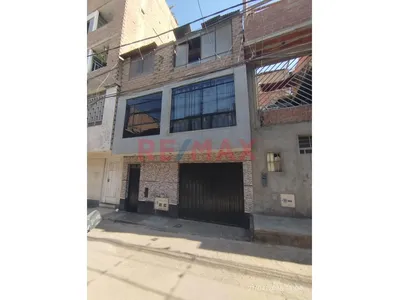 🏡 Casa De 3 Pisos En Venta En Sjl – Ideal Para Vivienda + Negocio