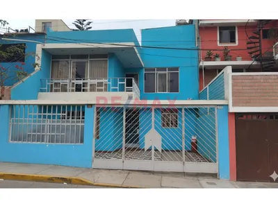 Hermosa Y Amplia Casa Frente Al Parque