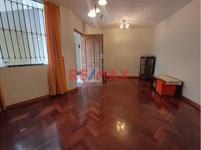 Departamento Amplio Con Terraza Y Excelente Ubicación En Pueblo Libre