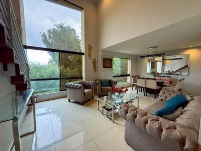 Venta de Departamento en Santiago de Surco - Lima 4 Dormitorios