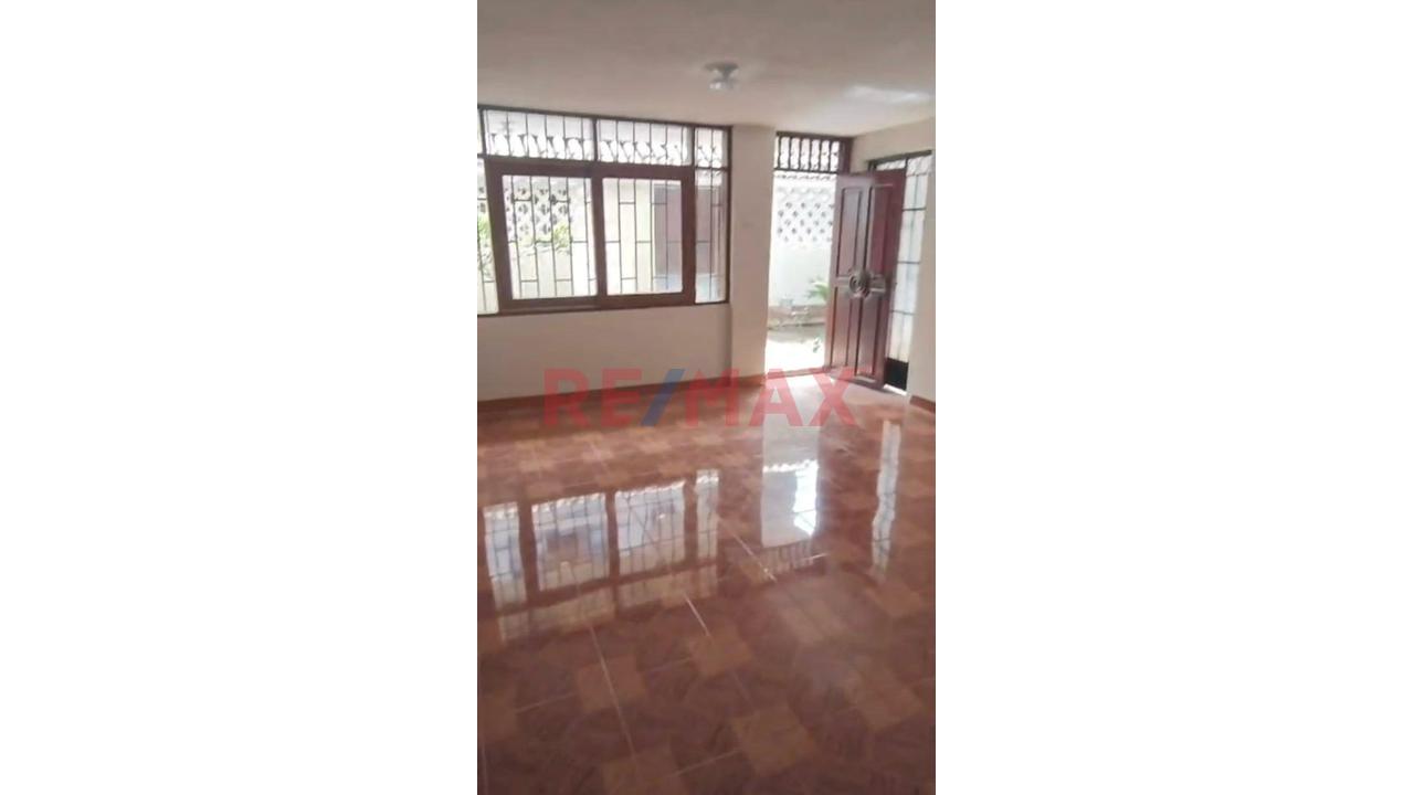 ¡Vendo Hermoso Primer Piso En San Juan De Lurigancho! 🏡🇵🇪