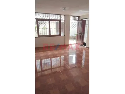 ¡Vendo Hermoso Primer Piso En San Juan De Lurigancho! 🏡🇵🇪